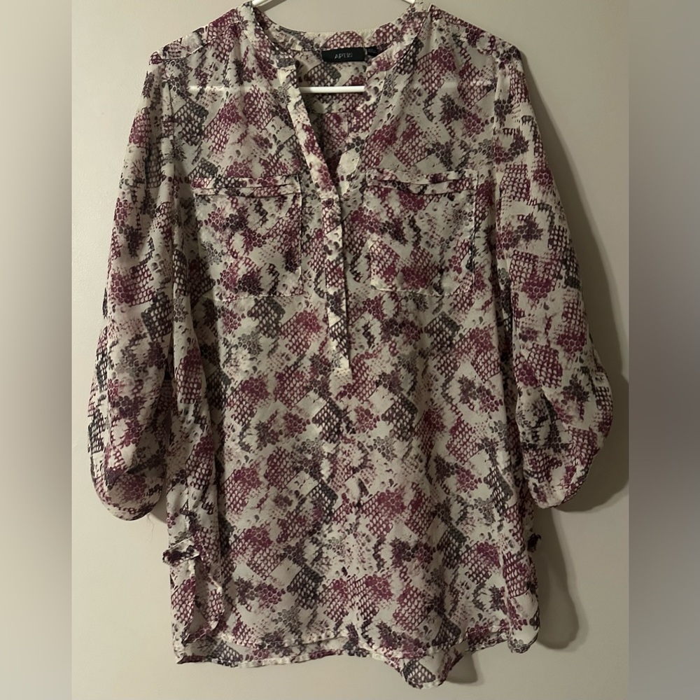APT. 9 size MEDIUM, tan with purple & maroon geometric print blouse.
